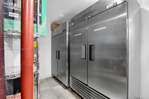 Propiedad comercial en venta en Miami Beach, Florida № 1945412 - foto 13