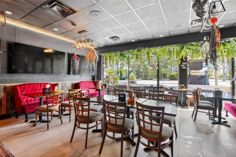 Propiedad comercial en venta en Miami Beach, Florida № 1945412 - foto 5