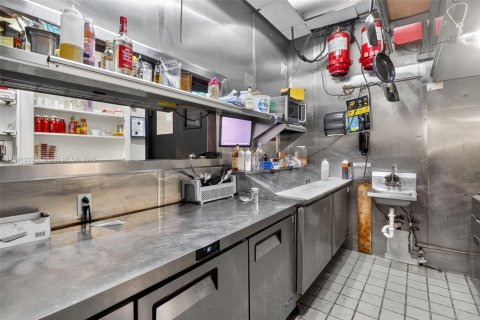 Propiedad comercial en venta en Miami Beach, Florida № 1945412 - foto 18