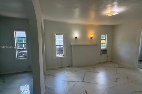 Villa ou maison à louer à Miami, Floride: 3 chambres, 106.28 m2 № 2289353 - photo 3