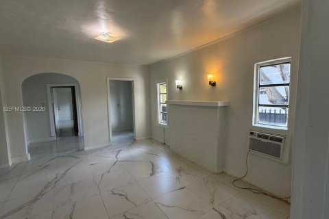 Villa ou maison à louer à Miami, Floride: 3 chambres, 106.28 m2 № 2289353 - photo 2