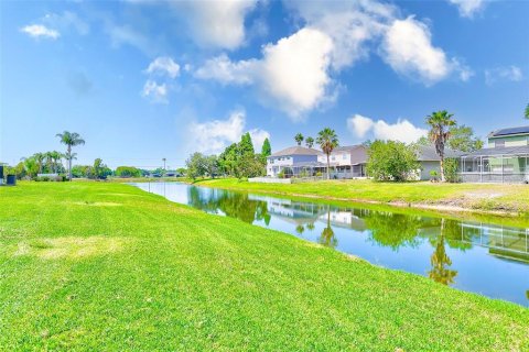 Townhouse in Brandon, Florida 2 bedrooms, 138.98 sq.m. № 1765688 - photo 16