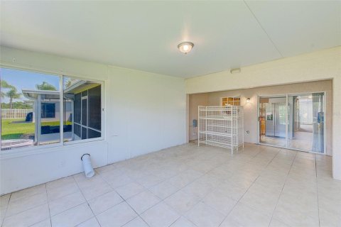 Townhouse in Brandon, Florida 2 bedrooms, 138.98 sq.m. № 1765688 - photo 15