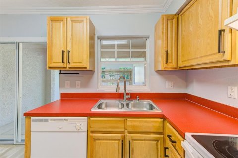 Townhouse in Brandon, Florida 2 bedrooms, 138.98 sq.m. № 1765688 - photo 11