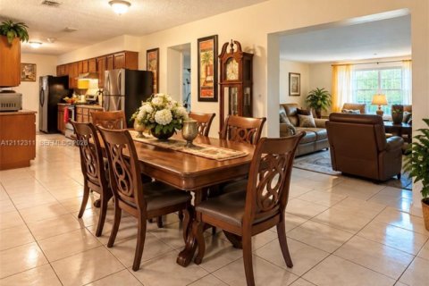 Villa ou maison à vendre à Plantation, Floride: 3 chambres, 172.15 m2 № 2431406 - photo 3