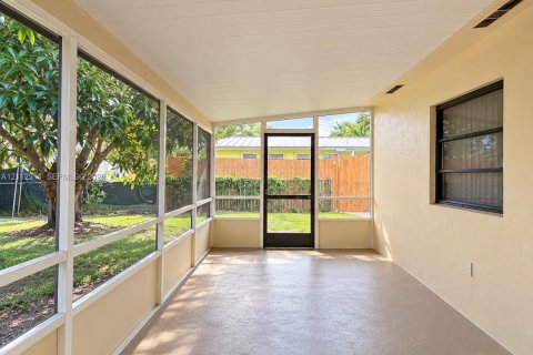 Villa ou maison à vendre à Plantation, Floride: 3 chambres, 172.15 m2 № 2431406 - photo 13