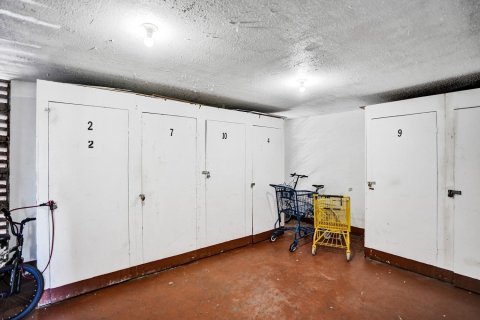 Condo in Hollywood, Florida, 1 bedroom  № 1168796 - photo 1