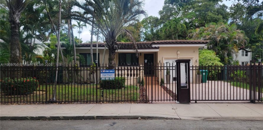 Villa ou maison à Miami, Floride 3 chambres, 119.38 m2 № 1966348