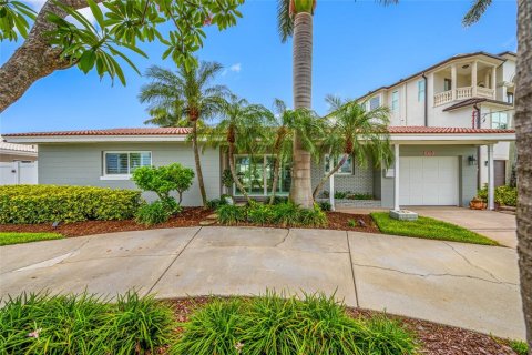 House in Saint Petersburg, Florida 2 bedrooms, 184.5 sq.m. № 2318856