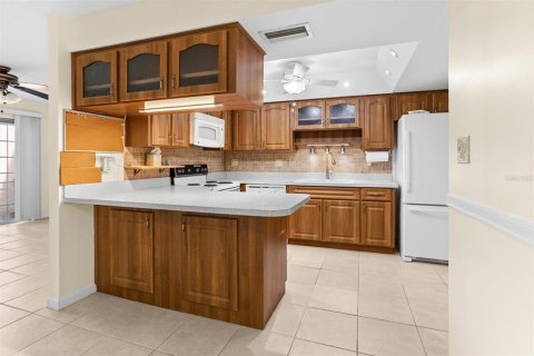 House in Pinellas Park, Florida 2 bedrooms, 93.92 sq.m. № 1723606 - photo 30