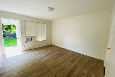 Terreno en venta en Hollywood, Florida № 1691339 - foto 19