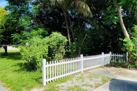 Terreno en venta en Hollywood, Florida № 1691339 - foto 16