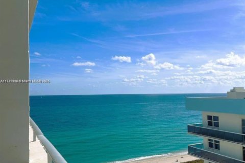Copropriété à louer à Surfside, Floride: 1 chambre, 87.33 m2 № 1809062 - photo 13