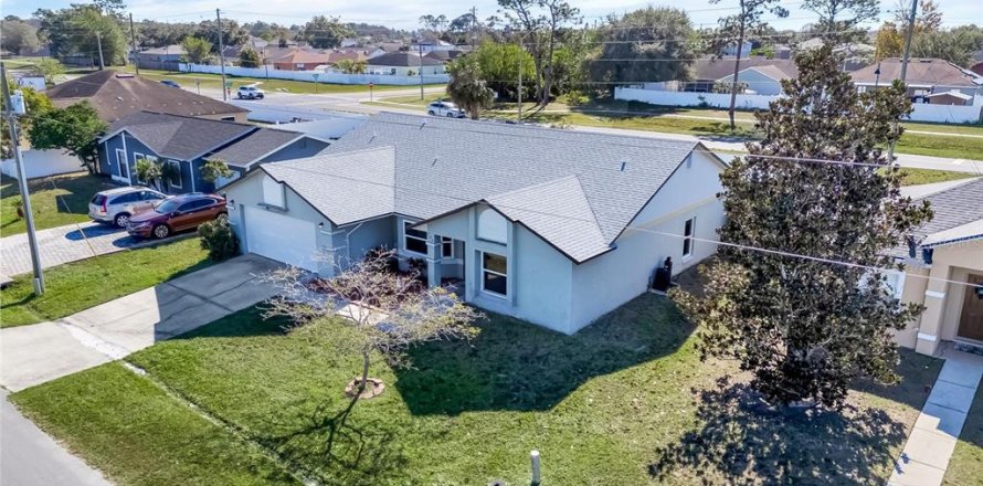 Villa ou maison à Kissimmee, Floride 4 chambres, 175.59 m2 № 2145562