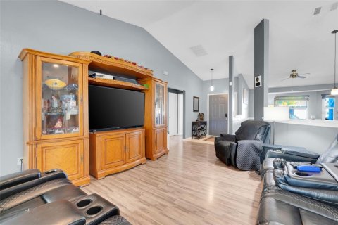 Villa ou maison à vendre à Kissimmee, Floride: 4 chambres, 175.59 m2 № 2145562 - photo 18