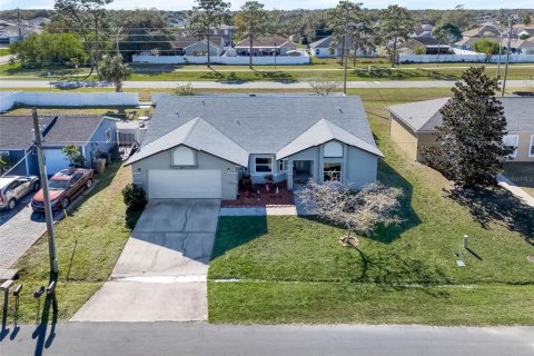 Villa ou maison à vendre à Kissimmee, Floride: 4 chambres, 175.59 m2 № 2145562 - photo 6