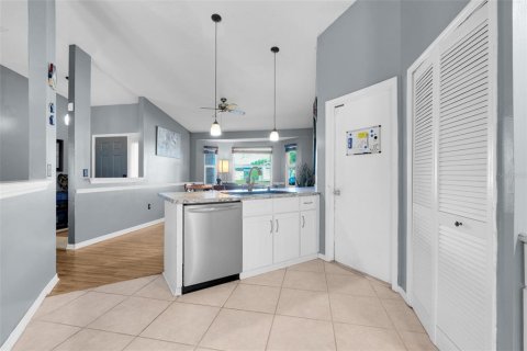 Villa ou maison à vendre à Kissimmee, Floride: 4 chambres, 175.59 m2 № 2145562 - photo 19