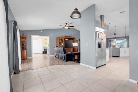 Villa ou maison à vendre à Kissimmee, Floride: 4 chambres, 175.59 m2 № 2145562 - photo 16