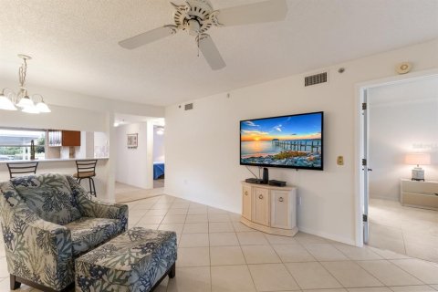 Condo in Bradenton, Florida, 2 bedrooms  № 1916955 - photo 16
