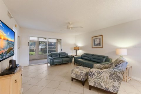 Condo in Bradenton, Florida, 2 bedrooms  № 1916955 - photo 13