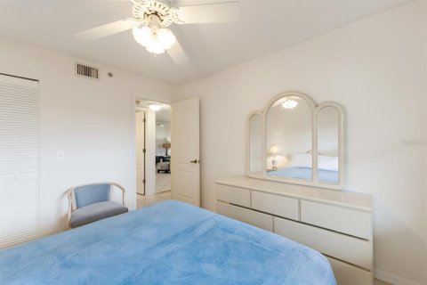Condo in Bradenton, Florida, 2 bedrooms  № 1916955 - photo 22