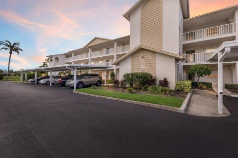 Condo in Bradenton, Florida, 2 bedrooms  № 1916955 - photo 1