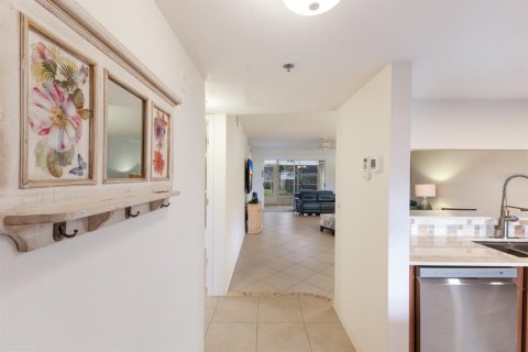 Condo in Bradenton, Florida, 2 bedrooms  № 1916955 - photo 5