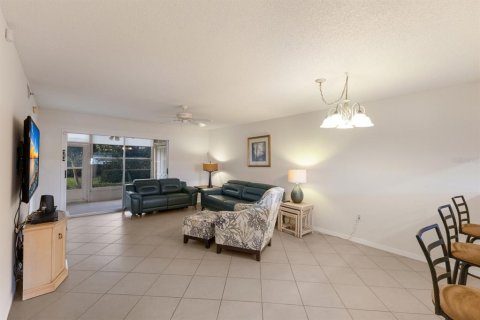 Condo in Bradenton, Florida, 2 bedrooms  № 1916955 - photo 12