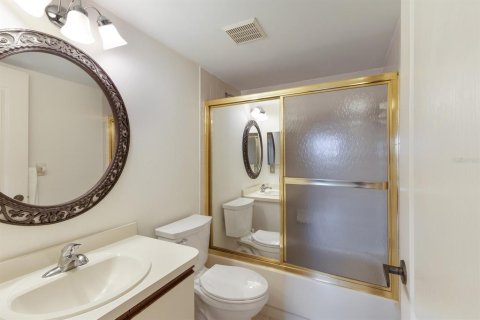 Condo in Bradenton, Florida, 2 bedrooms  № 1916955 - photo 23