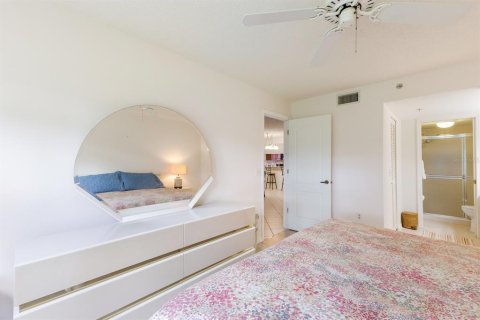 Condo in Bradenton, Florida, 2 bedrooms  № 1916955 - photo 18