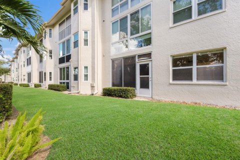 Condo in Bradenton, Florida, 2 bedrooms  № 1916955 - photo 27