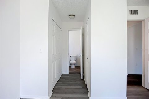 Condo in Bradenton, Florida, 2 bedrooms № 2218030 - photo 17