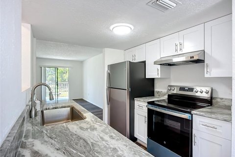 Condo in Bradenton, Florida, 2 bedrooms № 2218030 - photo 3