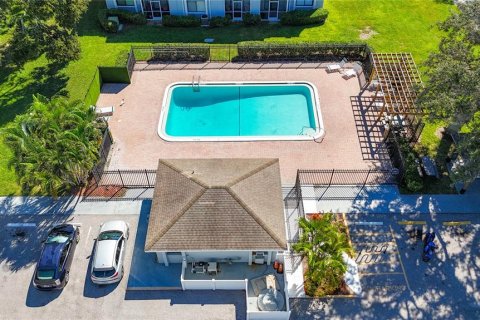 Condo in Bradenton, Florida, 2 bedrooms № 2218030 - photo 27