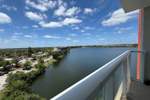 Condominio en venta en Miami, Florida, 1 dormitorio, 79.99 m2 № 2012608 - foto 2