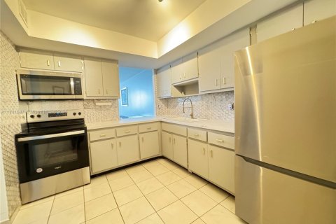 Condominio en venta en Miami, Florida, 1 dormitorio, 79.99 m2 № 2012608 - foto 16