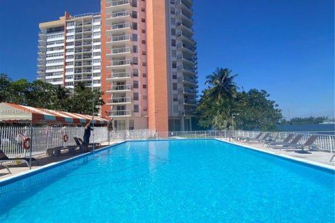 Condominio en venta en Miami, Florida, 1 dormitorio, 79.99 m2 № 2012608 - foto 19