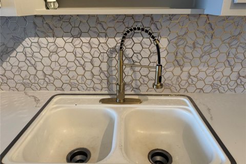 Condominio en venta en Miami, Florida, 1 dormitorio, 79.99 m2 № 2012608 - foto 17