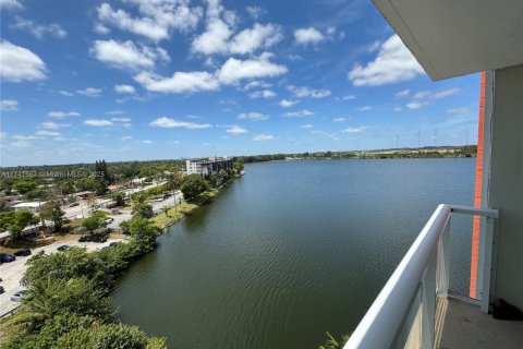 Condominio en venta en Miami, Florida, 1 dormitorio, 79.99 m2 № 2012608 - foto 3