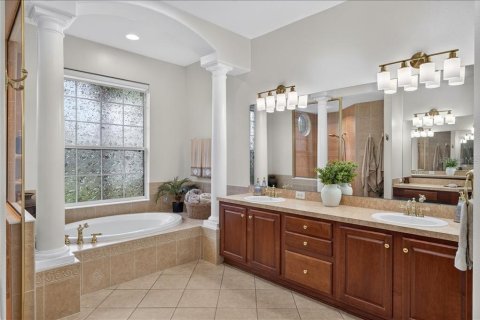 House in Odessa, Florida 5 bedrooms, 327.57 sq.m. № 2210068 - photo 27
