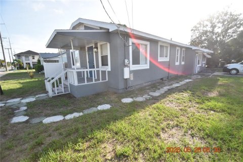 Villa ou maison à louer à Tampa, Floride: 3 chambres, 64.01 m2 № 2116415 - photo 3