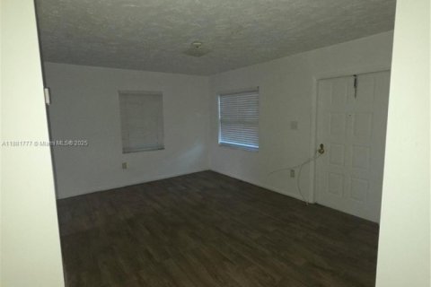 Casa en alquiler en St. Lucie, Florida, 2 dormitorios, 144.93 m2 № 1924725 - foto 1