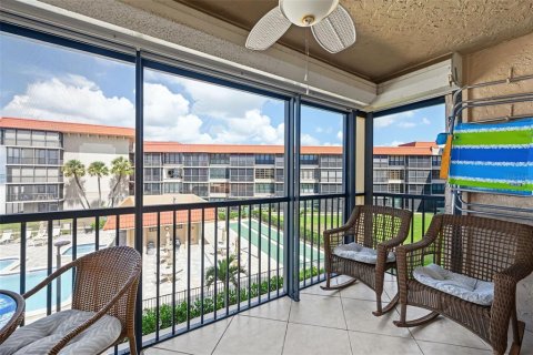 Condo in Redington Shores, Florida, 2 bedrooms  № 2393868 - photo 14