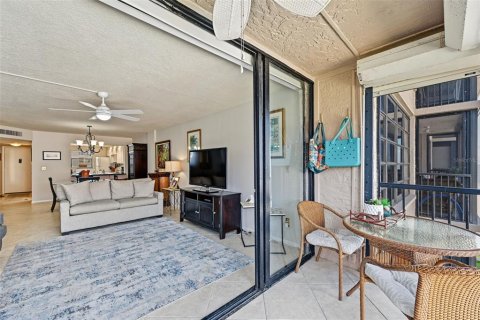 Condo in Redington Shores, Florida, 2 bedrooms  № 2393868 - photo 16