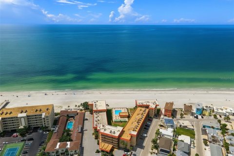 Condo in Redington Shores, Florida, 2 bedrooms  № 2393868 - photo 2