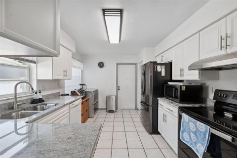 House in Tampa, Florida 3 bedrooms, 113.71 sq.m. № 1805717 - photo 12