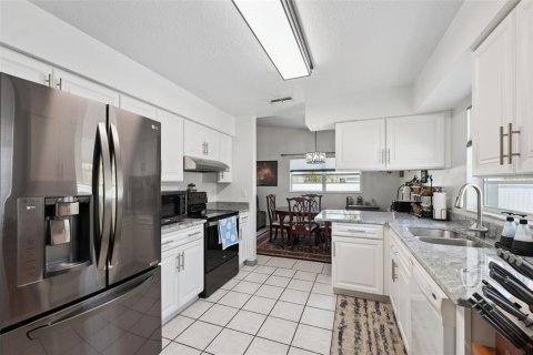 House in Tampa, Florida 3 bedrooms, 113.71 sq.m. № 1805717 - photo 14
