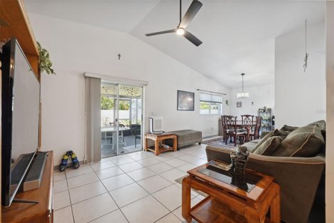 House in Tampa, Florida 3 bedrooms, 113.71 sq.m. № 1805717 - photo 5