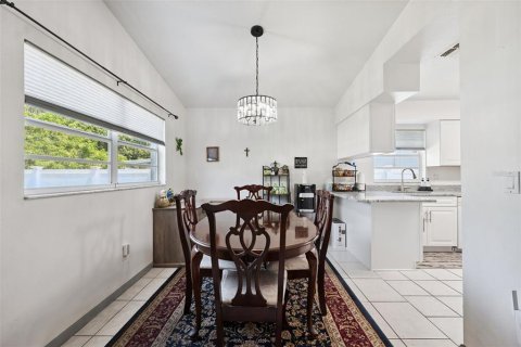 House in Tampa, Florida 3 bedrooms, 113.71 sq.m. № 1805717 - photo 8