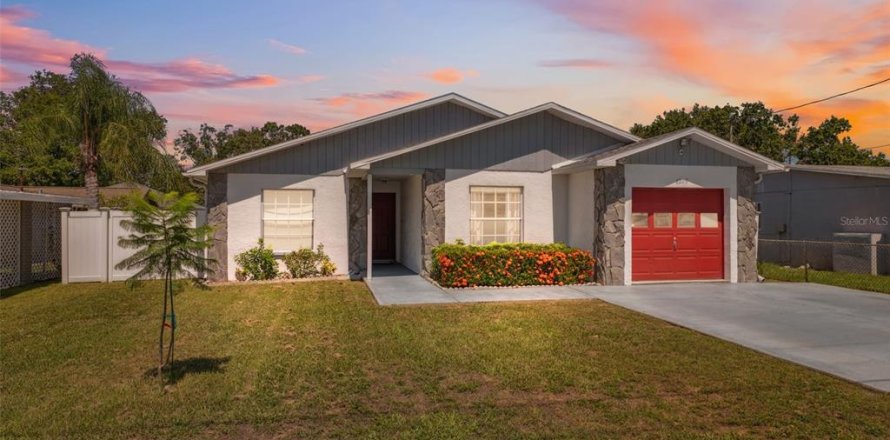 House in Tampa, Florida 3 bedrooms, 113.71 sq.m. № 1805717